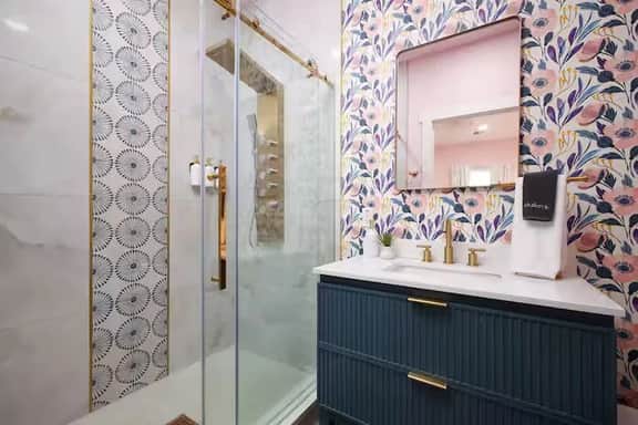 Cozy Luxe Casita | Spa Shower • Deer • Wine Vibes